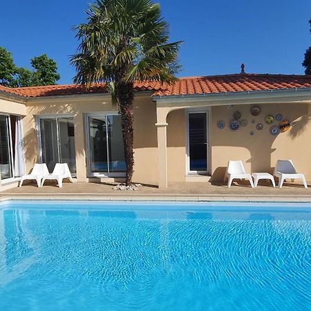 A la Topaze, Gite avec piscine privée chauffée pour 2 ou 3 Le May-sur-Evre Extérieur photo