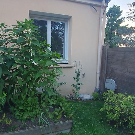 A la Topaze, Gite avec piscine privée chauffée pour 2 ou 3 Le May-sur-Evre Extérieur photo