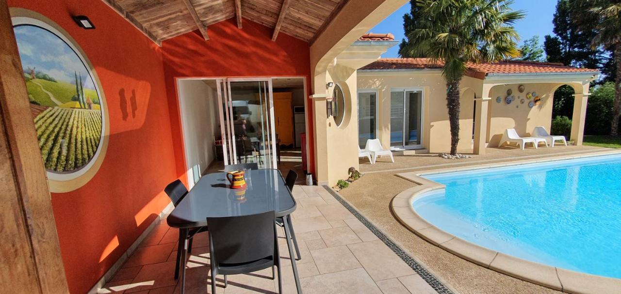 A la Topaze, Gite avec piscine privée chauffée pour 2 ou 3 Le May-sur-Evre Extérieur photo