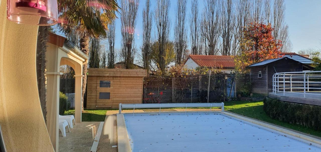 A la Topaze, Gite avec piscine privée chauffée pour 2 ou 3 Le May-sur-Evre Extérieur photo