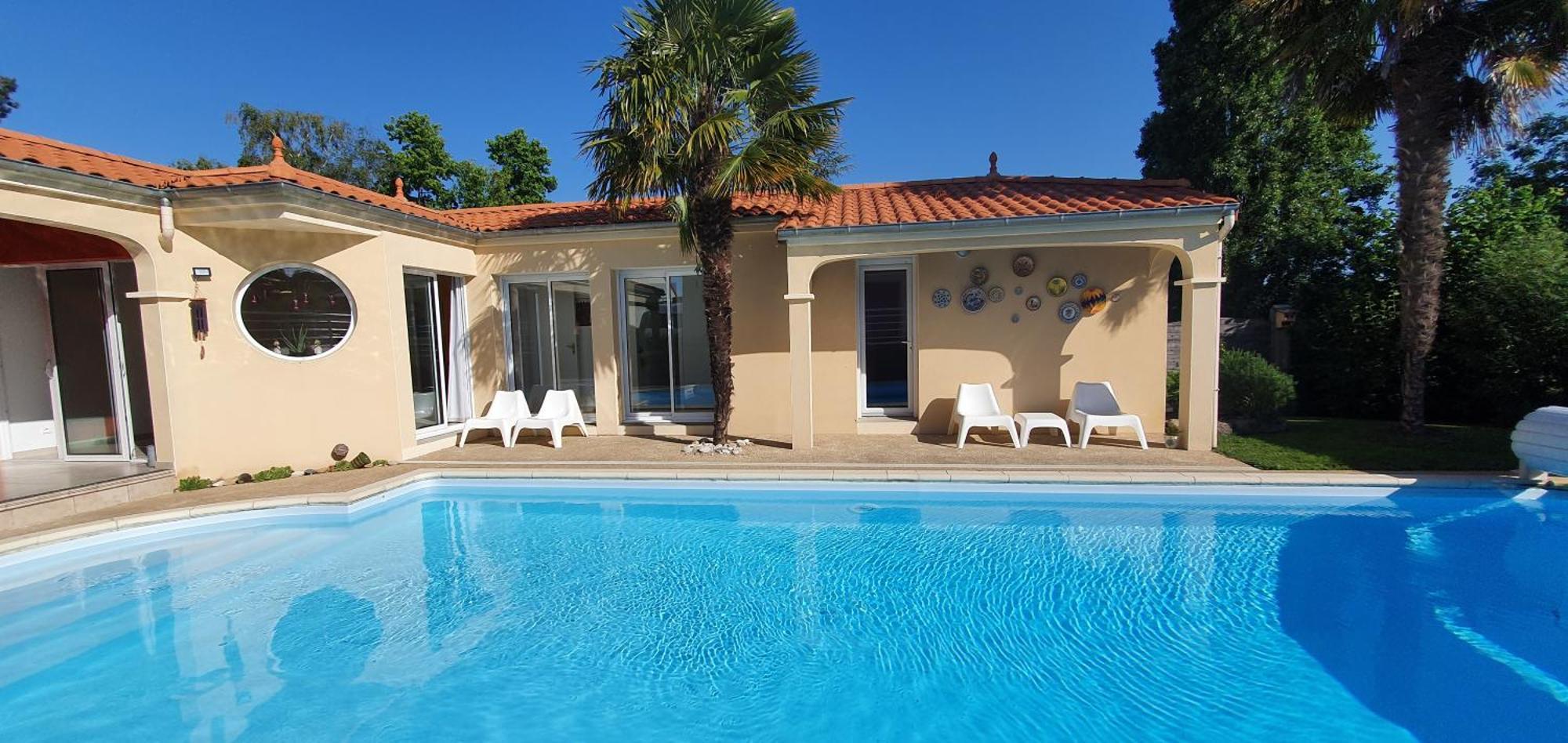 A la Topaze, Gite avec piscine privée chauffée pour 2 ou 3 Le May-sur-Evre Extérieur photo